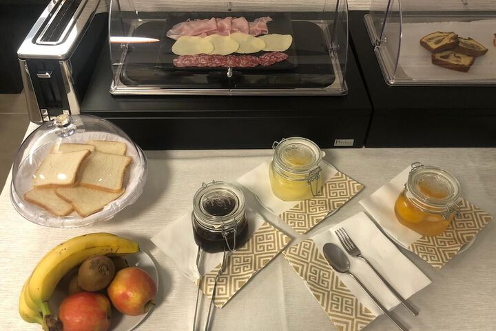Breakfast/Coffee Service 30 of 43