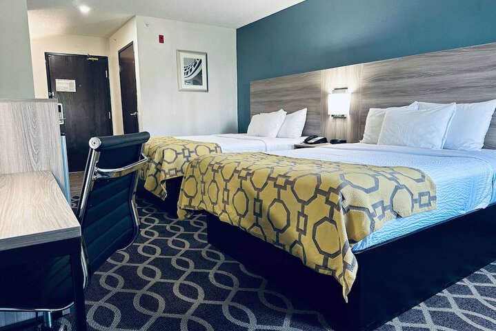 2 Queen Beds (9 of 11)