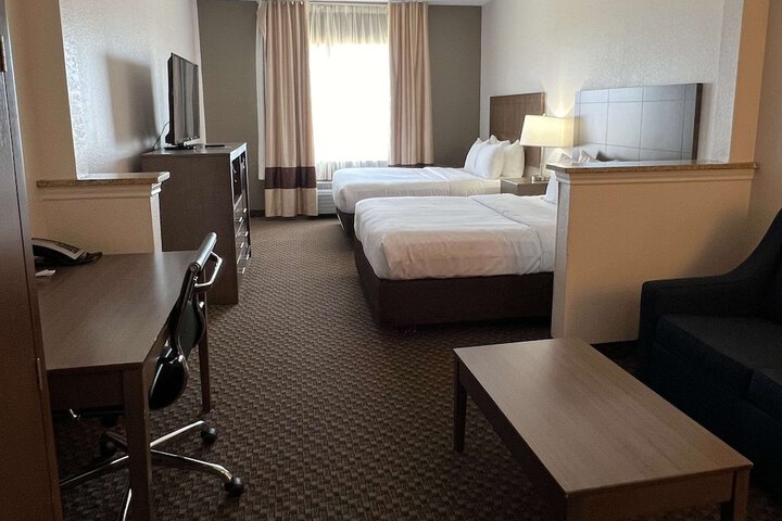 1 King Bed Suite (14 of 17)