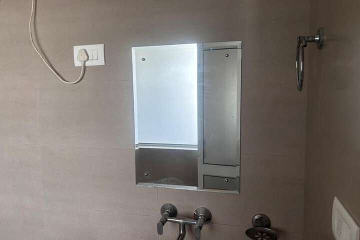 Room 17 of 32