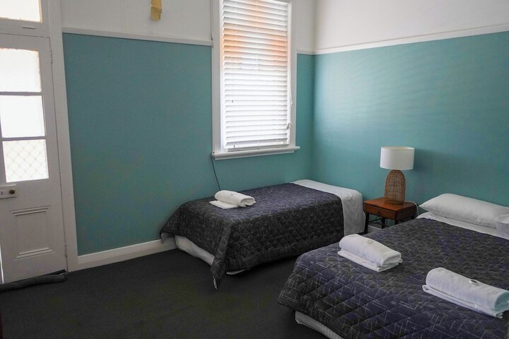 Room 5 of 18