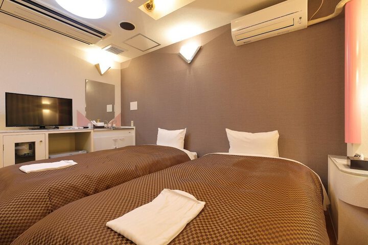 Room 19 of 40