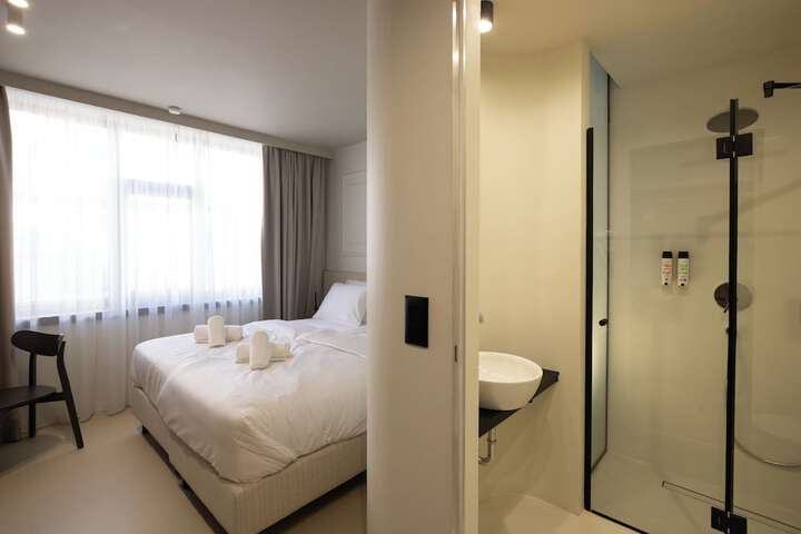 Room 47 of 133
