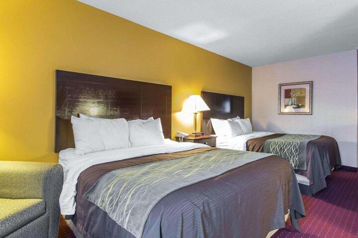 2 Queen Beds (5 of 11)