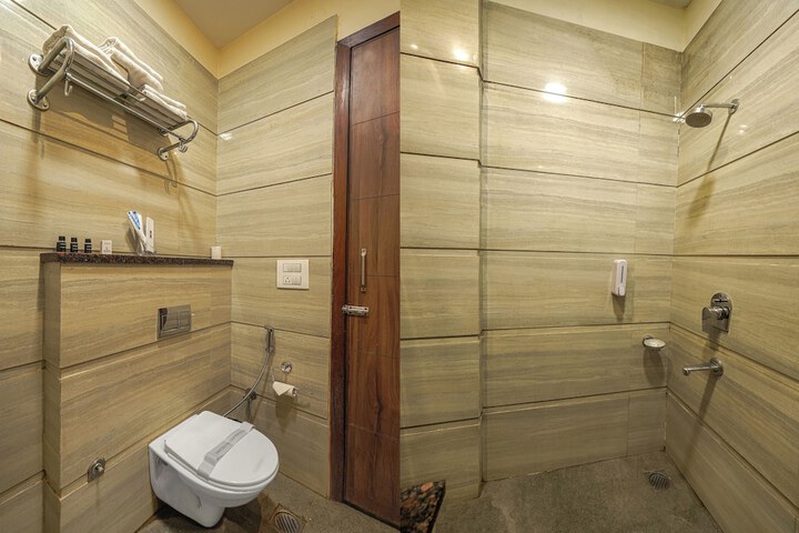 Room 62 of 80