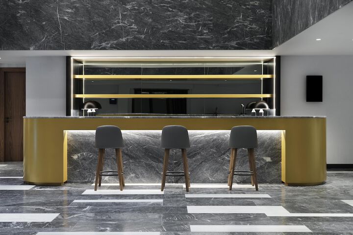 Lounge 95 of 108