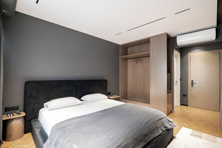 Room 10 of 132