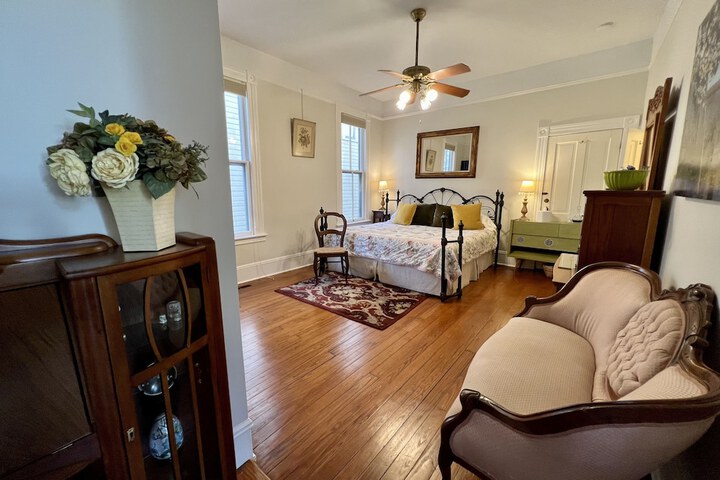 Room 2 of 25