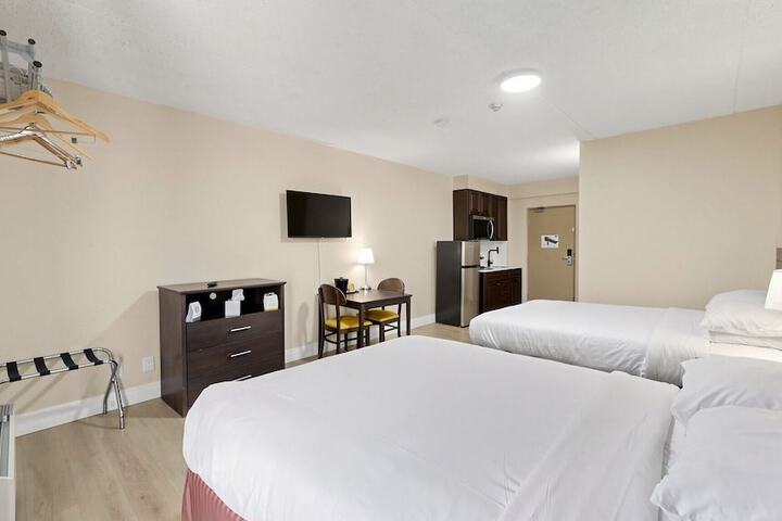 Room 9 of 37