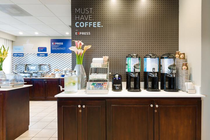 Breakfast/Coffee Service 103 of 125