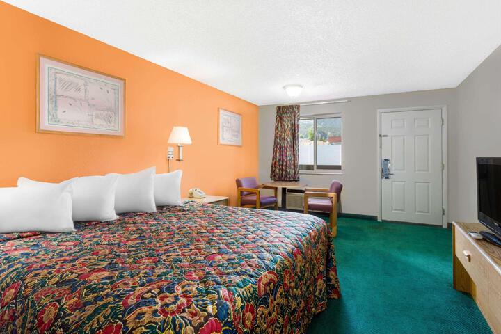 Room 10 of 27
