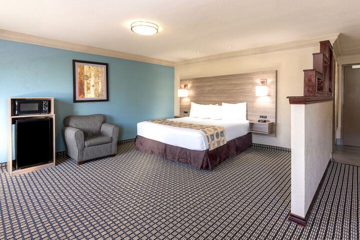 Room 4 of 30