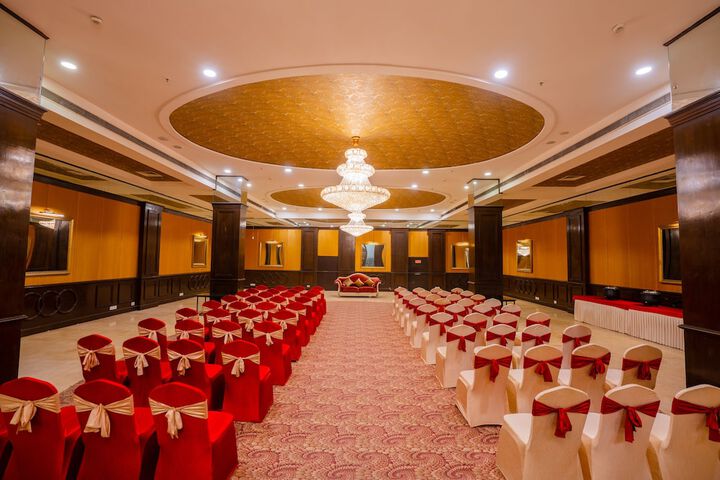 Ballroom/Hall 32 of 38