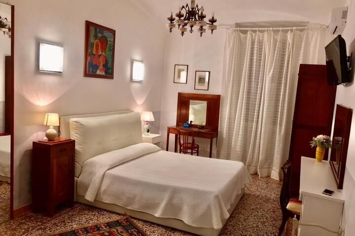 Room 2 of 4