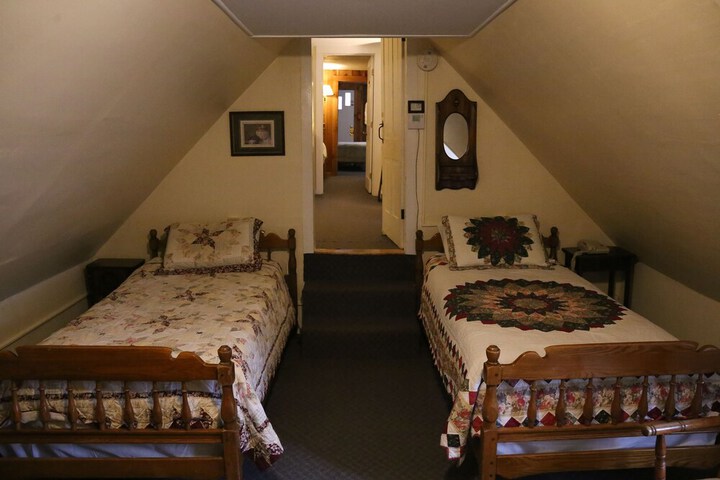 Room 48 of 165