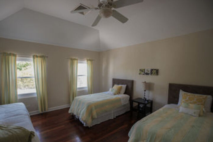 Room 11 of 27