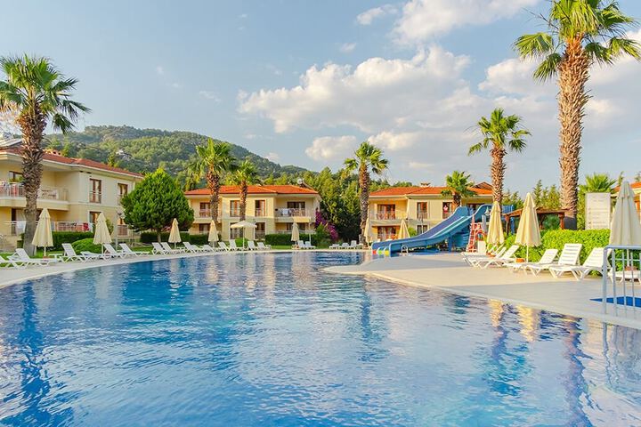 Hotel with Pool