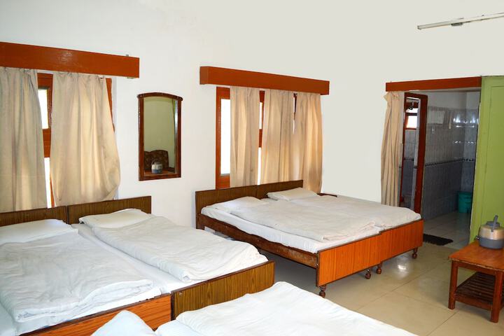 Room 5 of 13