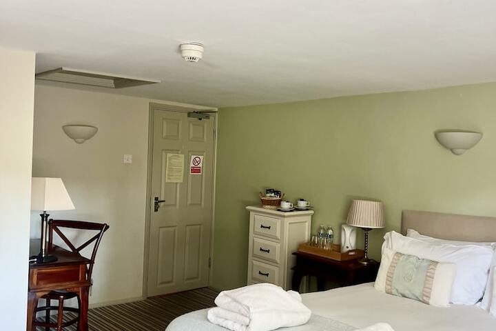 Room 4 of 41