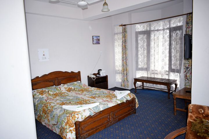 Room 8 of 18