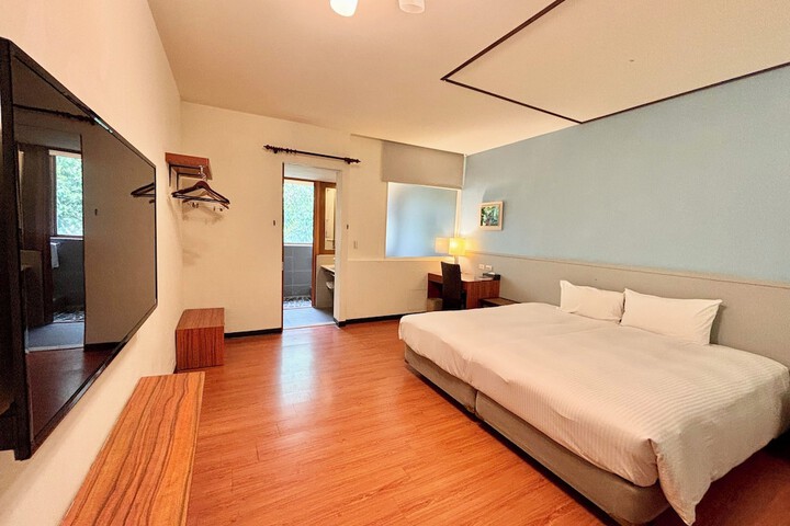 Room 16 of 108