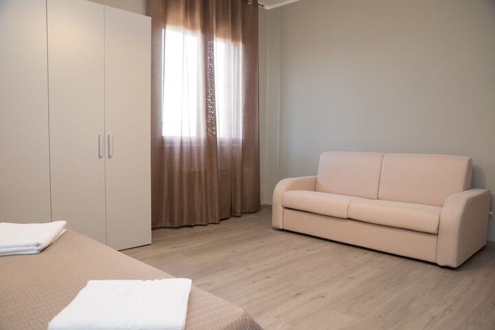 Room 8 of 33