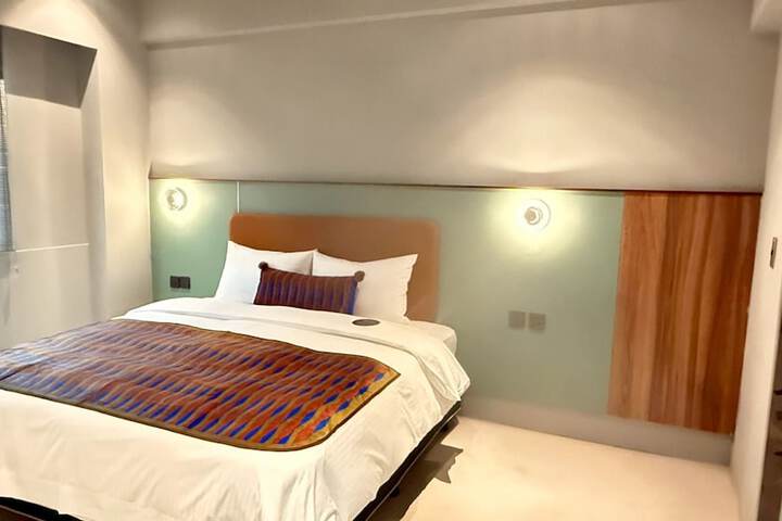 Room 124 of 199