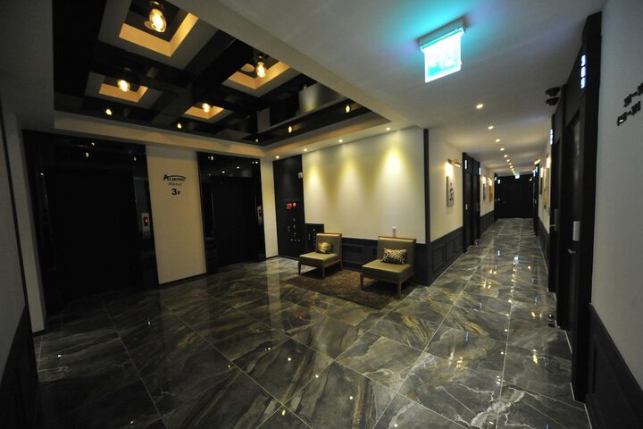 Ballroom/Hall 15 of 17