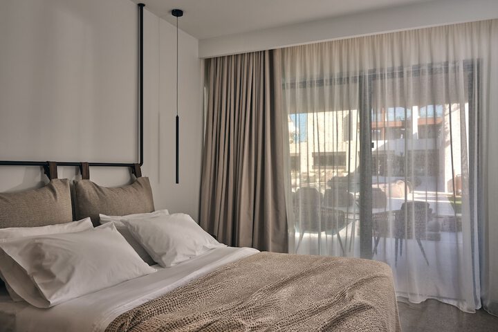 Room 9 of 183