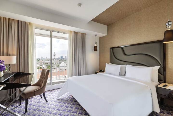 Room 10 of 30