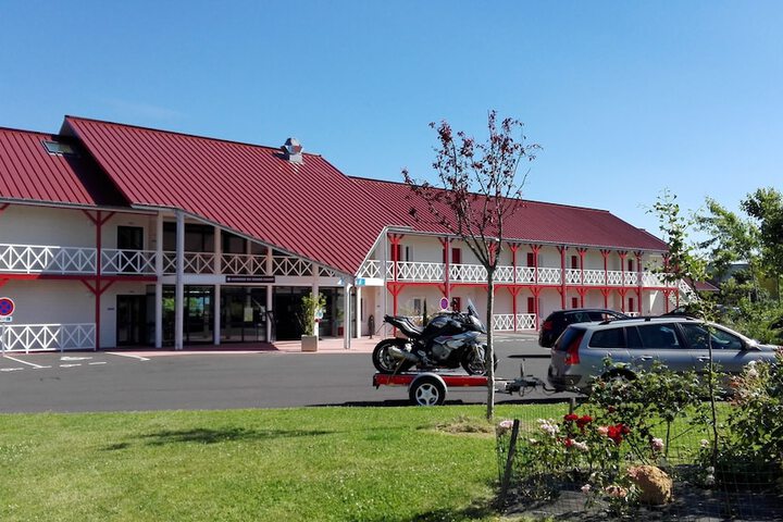 FastHotel Montmarault - Auberge du Grand Champ in Montmarault