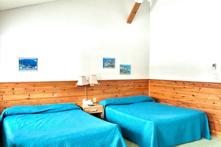 Room 6 of 80
