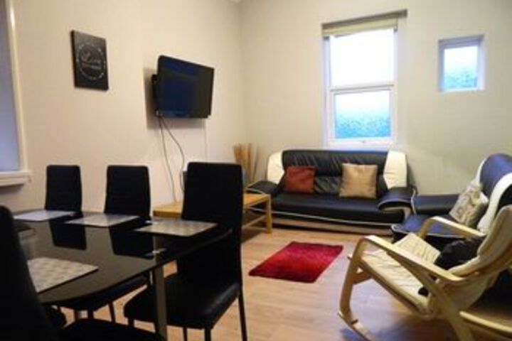 Room 7 of 9