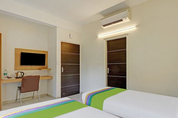 Room 11 of 35