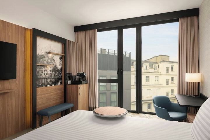 Room 35 of 128