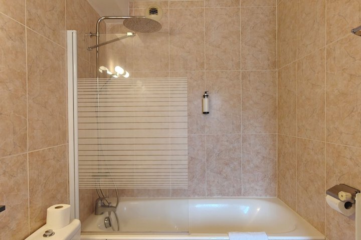 Room 4 of 35