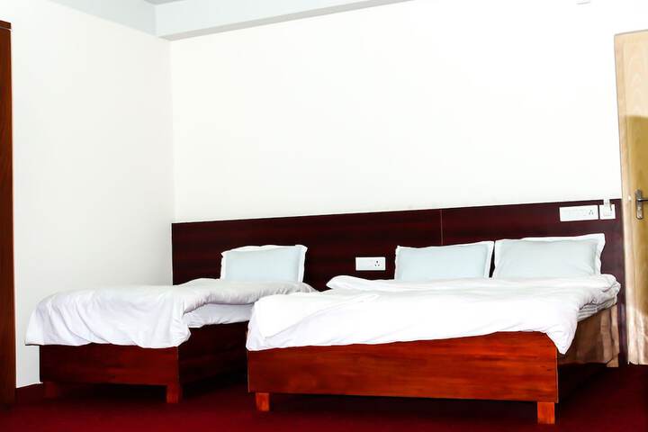 Room 6 of 8