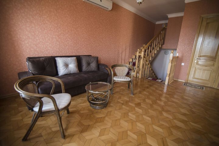 Room 4 of 13