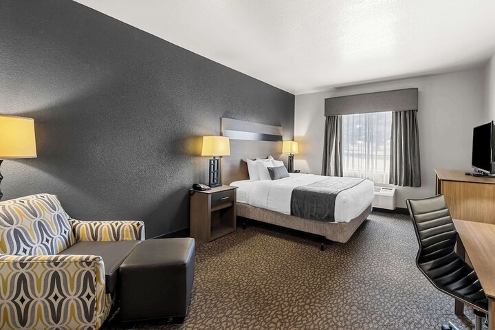1 King Bed High Speed Internet Micrwave Refridgerator Coffee Maker Full Breakfast (26 of 27)
