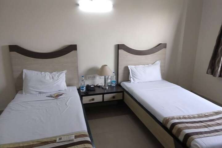 Room 9 of 19