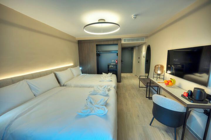 Room 32 of 71
