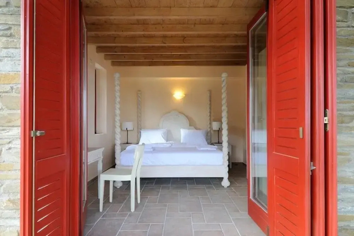 Room 6 of 7
