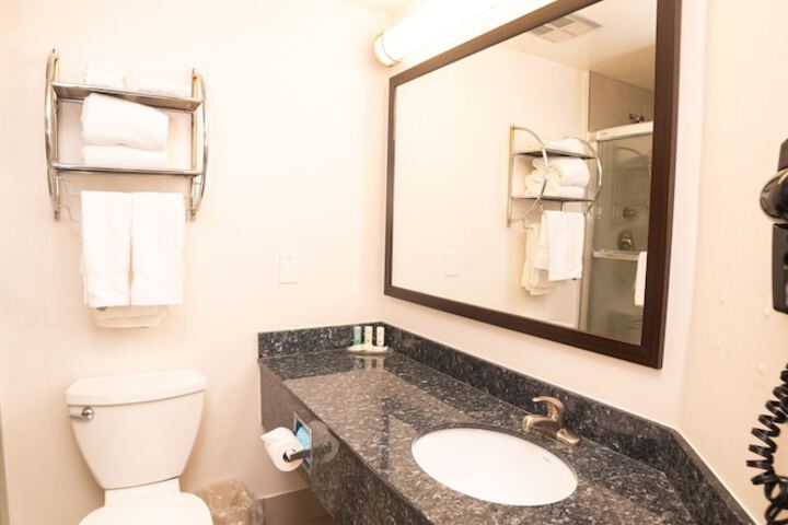 2 Double Beds (8 of 10)