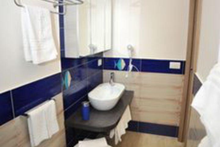Room 8 of 67