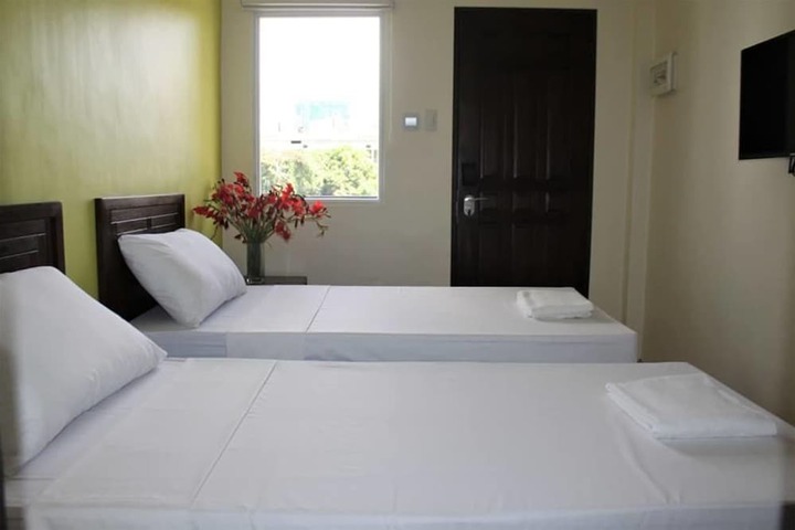 Room 14 of 33
