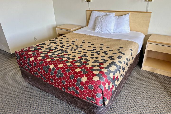 Room 17 of 36