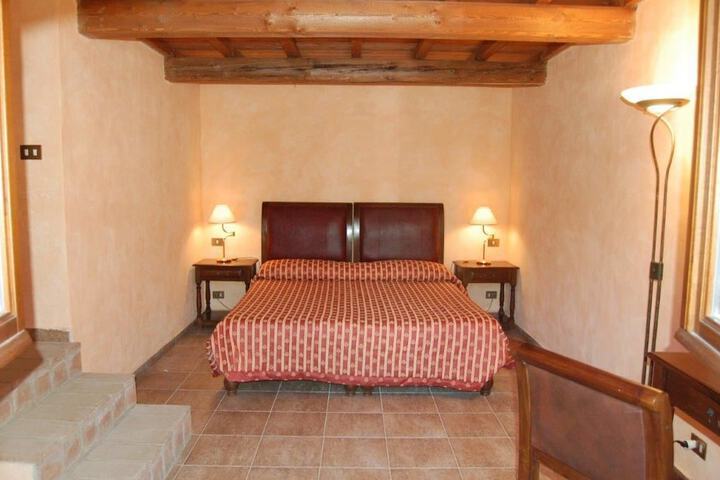 Room 4 of 38