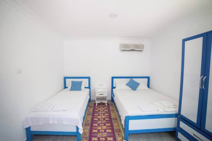 Room 2 of 27