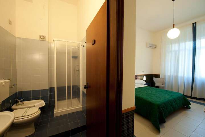 Room 15 of 34