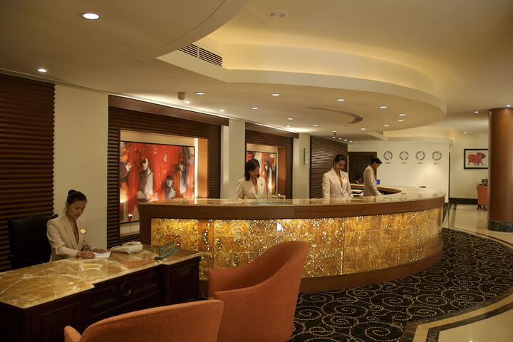 Check-in/check-out kiosk